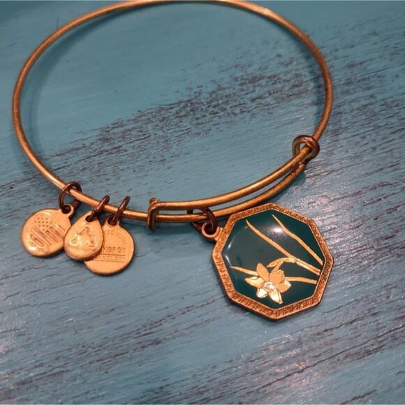 Alex and Ani Enamel Narcissus Flower Charm Bangle - Picture 1 of 6